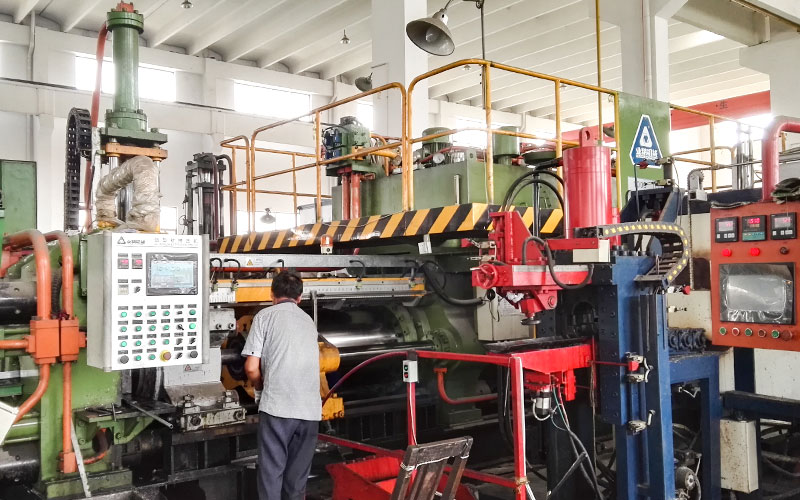 1000T擠壓機